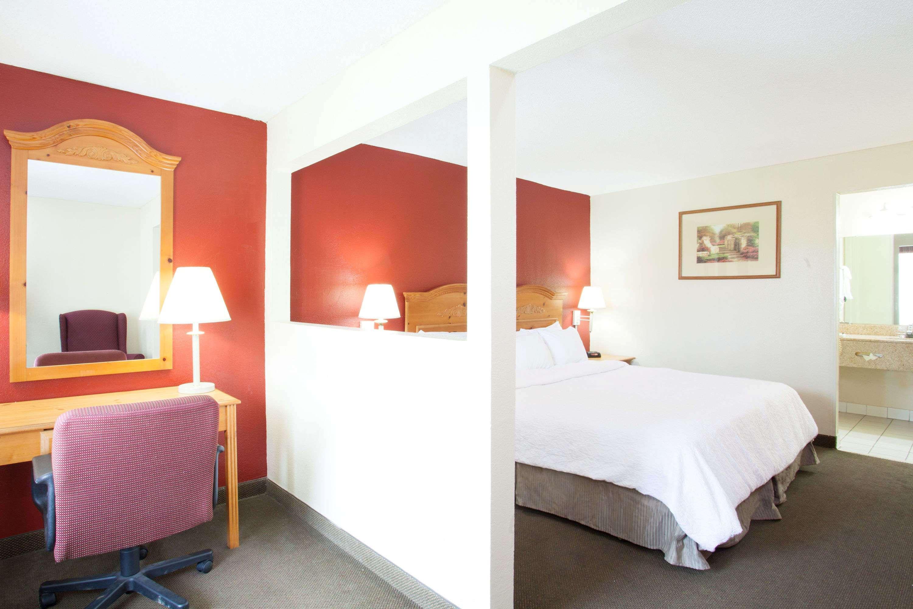 Days Inn & Suites By Wyndham Collierville Germantown Area Екстер'єр фото