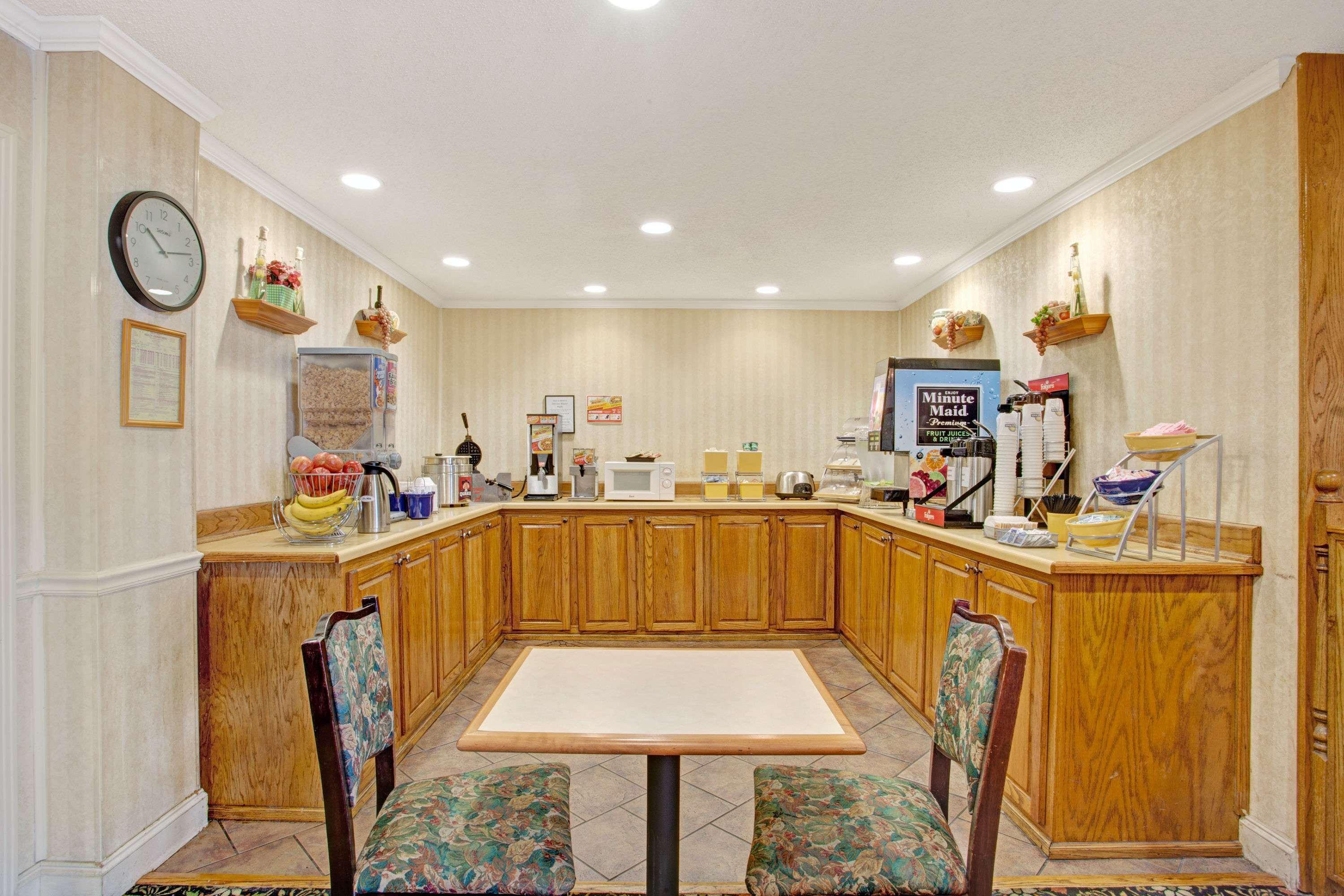 Days Inn & Suites By Wyndham Collierville Germantown Area Екстер'єр фото