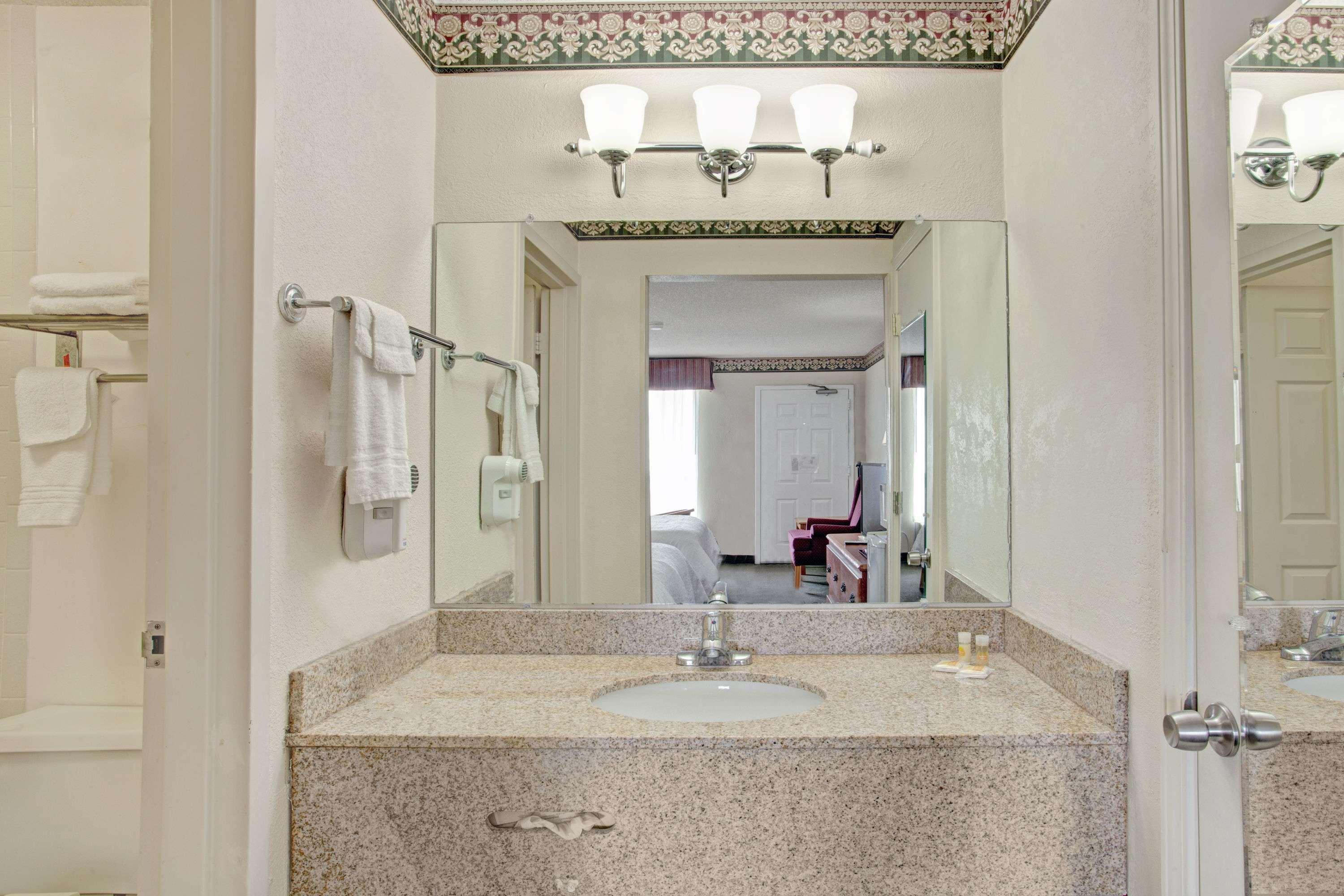 Days Inn & Suites By Wyndham Collierville Germantown Area Екстер'єр фото