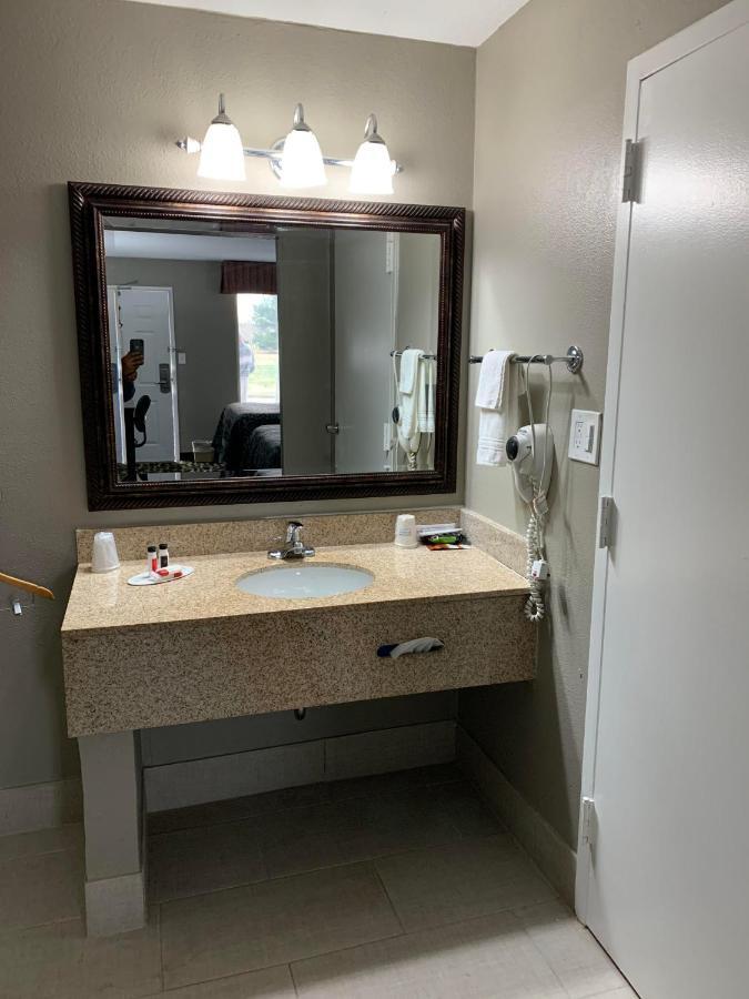 Days Inn & Suites By Wyndham Collierville Germantown Area Екстер'єр фото